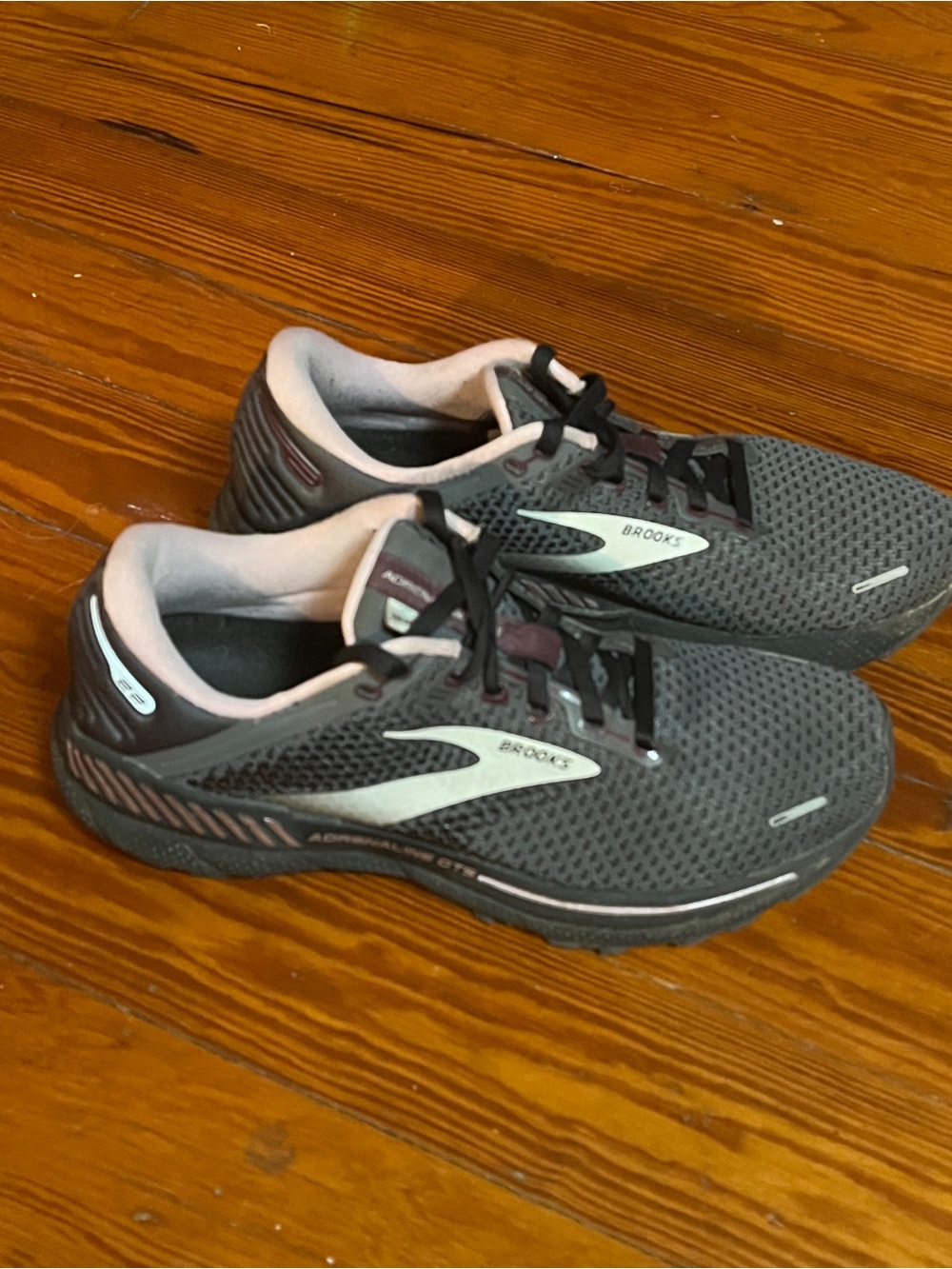 Brooks Adrenaline GTS 22 Women's Gray and Light Pink Athletic Running Shoes 8.5